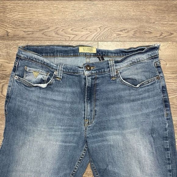 Other - Guess Jeans Mens 36x30 Desmond Relaxed Tapered Distressed Hole